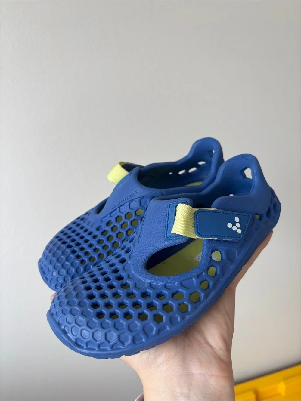 Vivobarefoot Ultra Bloom Kids Amparo Blue kids size EU 29 Us 11.5Y EUC grounding